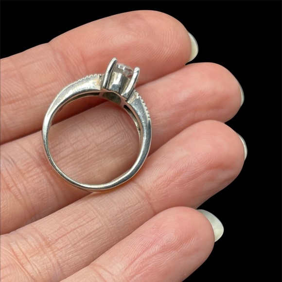 Sterling , marcasite and cz ring - Picture 4 of 4